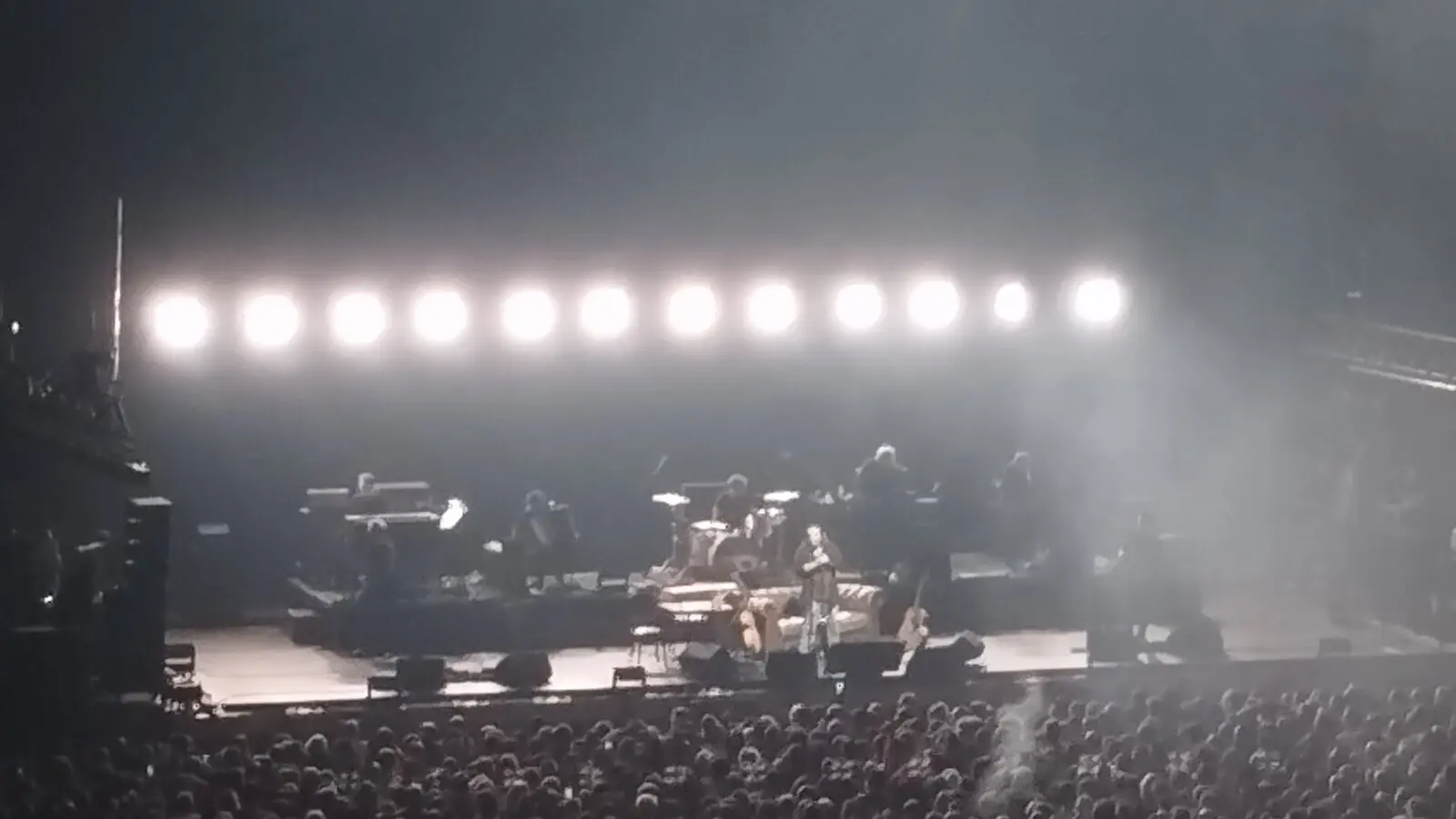 Saez en concert à l'Accor Arena de Paris en décembre 2023